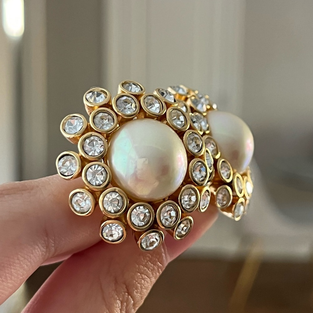 Vintage Christian Dior Star Celest Flower Pearl Rhinestone Round Gold Earrings - Picture 8 of 10